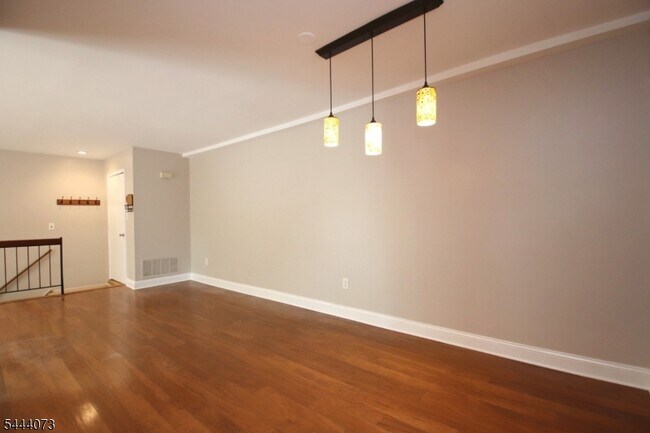 Building Photo - 1404 Normandy Ct