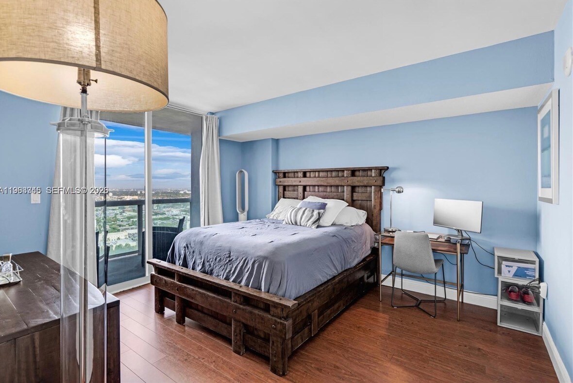 Building Photo - 1800 N Bayshore Dr