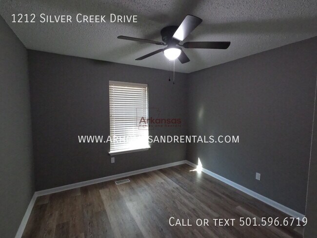 Building Photo - 1212 Silver Creek Dr