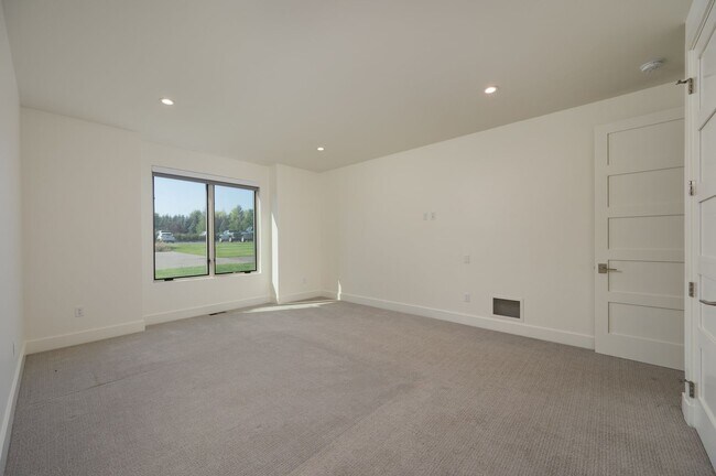 Building Photo - 75 Highnoon Way