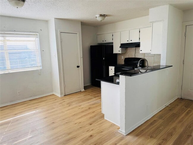 Building Photo - 10209 Brownie Dr