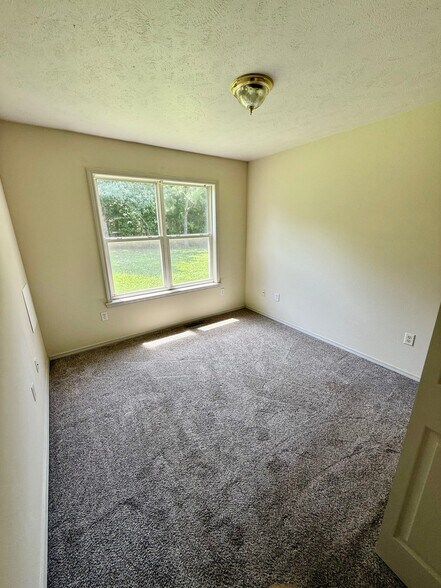Building Photo - 210 Forest Ln