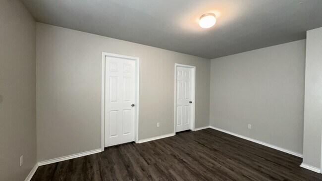 Building Photo - Beautiful 3 Bedroom 2 Bath Home in Shawnee