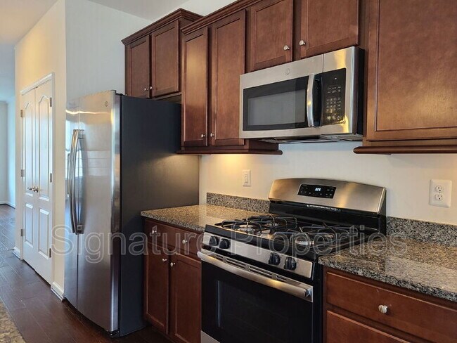Building Photo - 316 Tree Line Dr