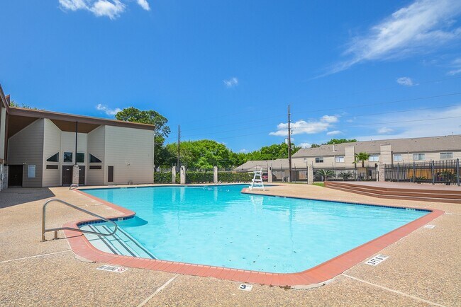 Building Photo - 3 BEDROOM HOUSE FOR LEASE