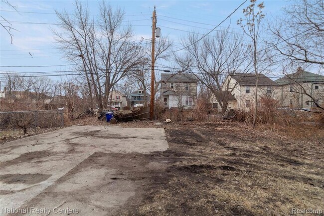 Building Photo - 767 Navahoe St