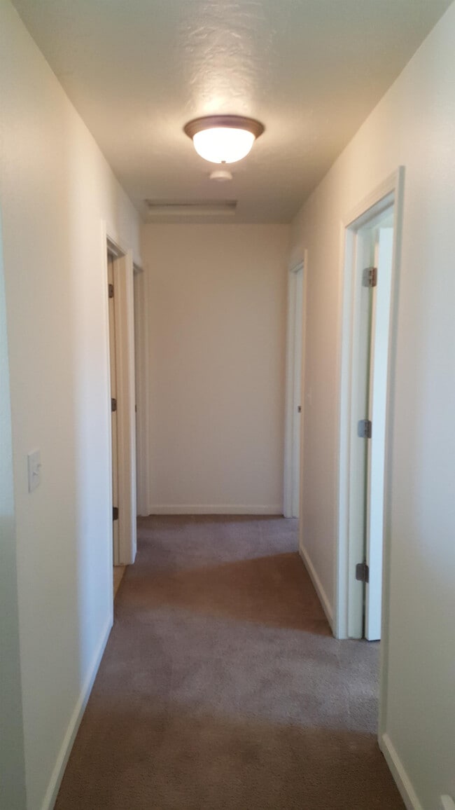 Building Photo - 400 Par Ave