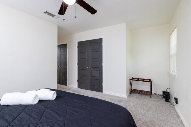 Building Photo - 7520 Sequoia Ct