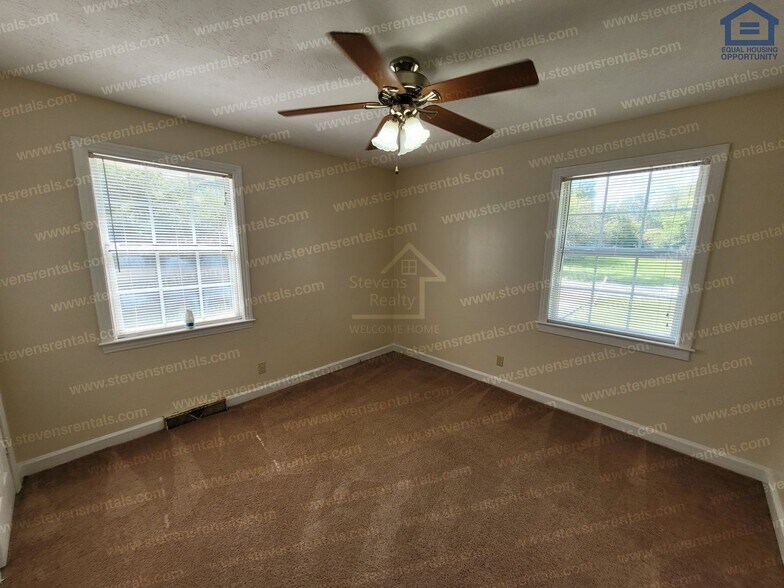 Building Photo - 205 E 13th St