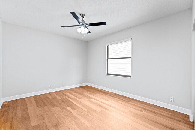 Building Photo - 16596 82nd Rd N