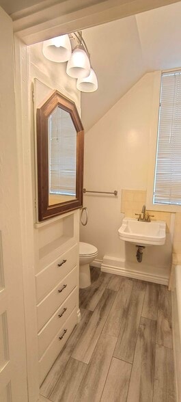 Building Photo - 701 6th Ave