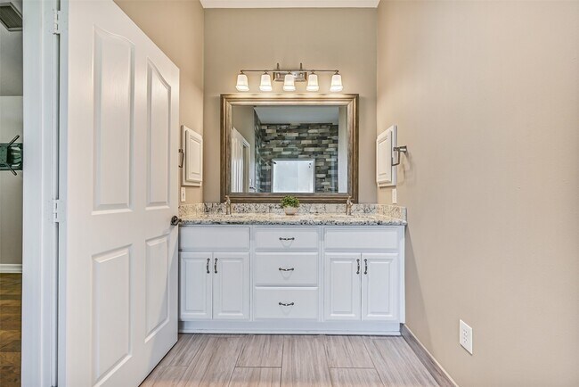 Building Photo - 513 Meadow Bend Dr