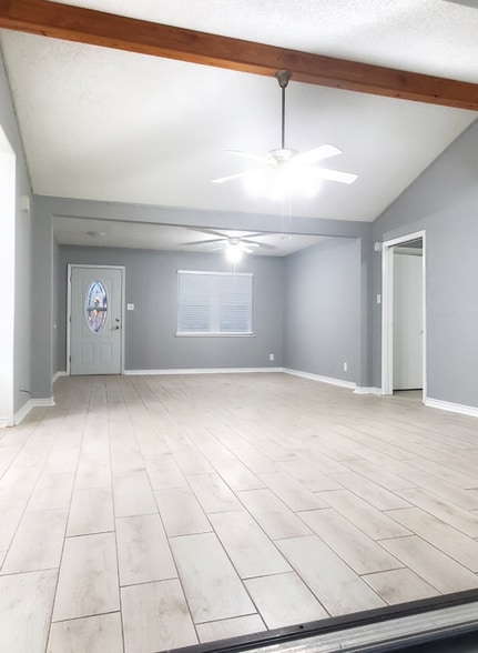 Building Photo - 8620 Chateau Cir