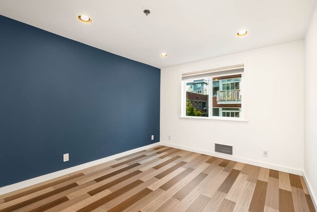 Building Photo - 1614 Summit Ave