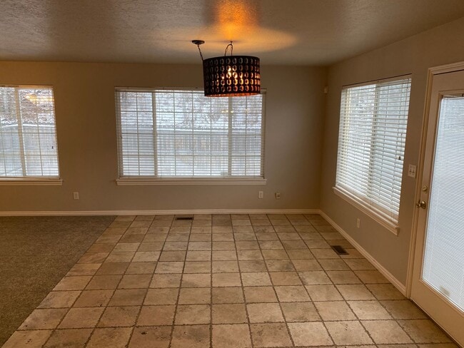 Building Photo - Nice home in great location