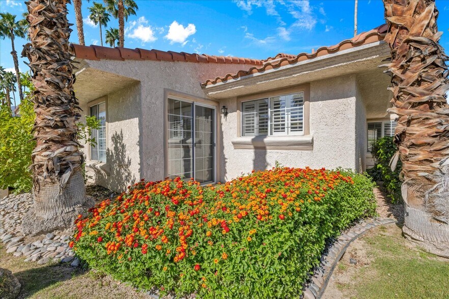 Building Photo - 2701 E Mesquite Ave