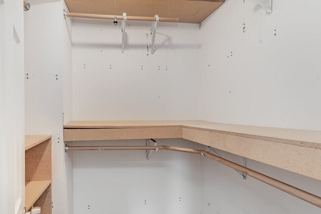 Building Photo - 111 S Baybrook Dr