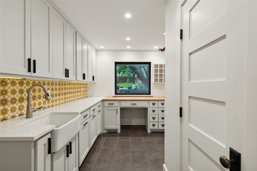 Building Photo - 6945 Tokalon Dr