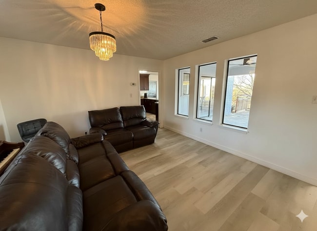 Building Photo - 2807 Macauslan St