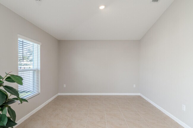 Building Photo - 3197 SW Armucher St