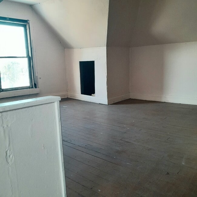 Building Photo - 932 Morton St