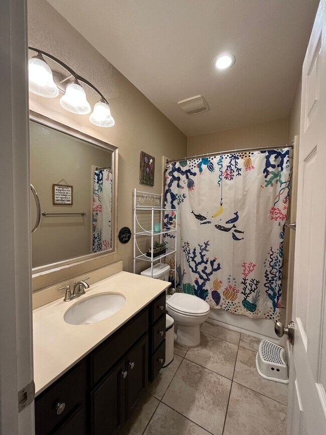 Building Photo - 2487 N Mountainside Dr