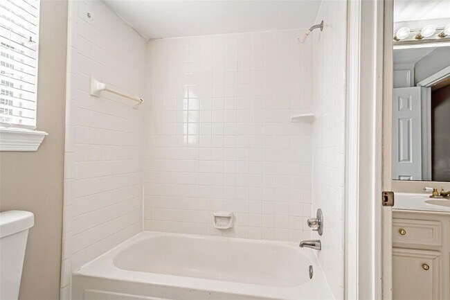 Building Photo - 8311 Mentmore Dr