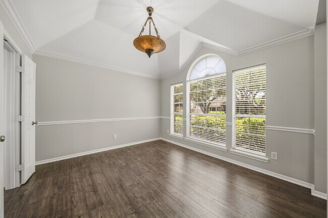 Building Photo - Refreshed 4-Bedroom in New Territory with New Paint, New Floors, and Lawn Care Included.
