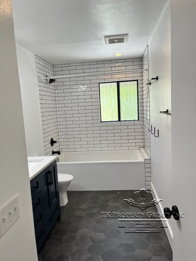 Building Photo - 13285 Sugarbush Ct