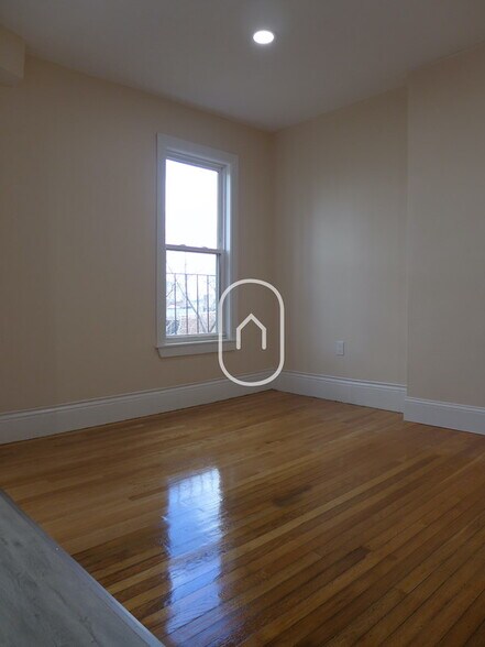 Building Photo - 44 Delle Ave