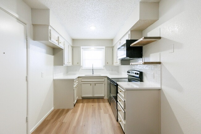 Building Photo - MOVE IN SPECIAL - HALF OFF 1ST MONTH RENT. Newly Remodeled Modern 2 bedroom with a garage