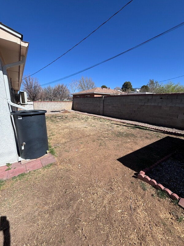 Building Photo - 9402 Claremont Ave NE