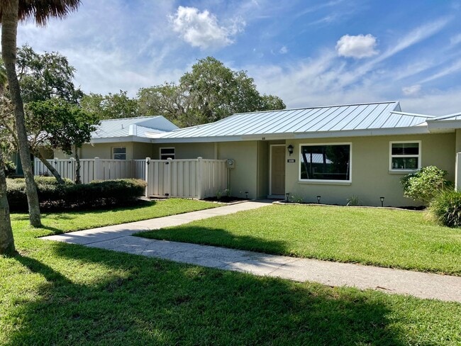 Building Photo - Completely remodeled waterfront condo!