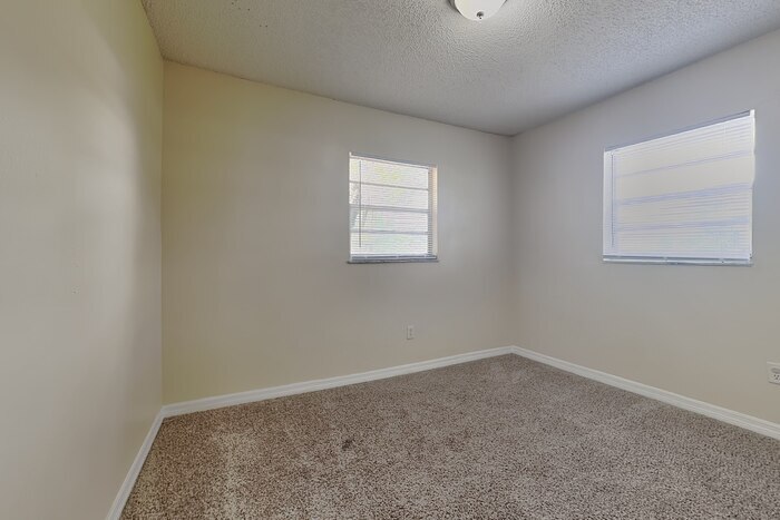 Building Photo - 39643 Meadowood Loop