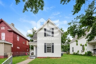 Building Photo - 924 E Dayton St