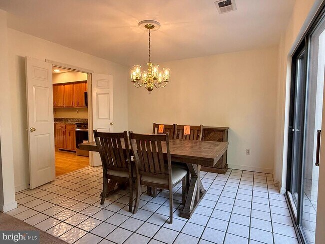 Building Photo - 71 Oak Knoll Dr