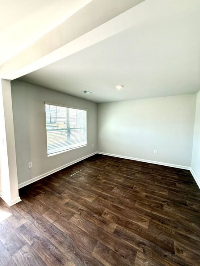 Building Photo - 303 Windmill Dr