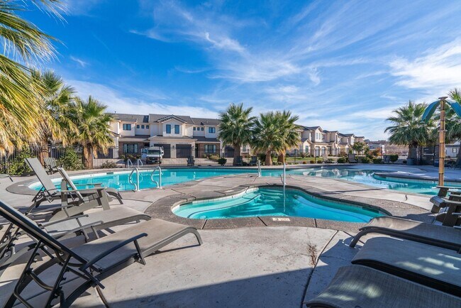 Building Photo - Flexible lease options! Spacious Townhome in Washington