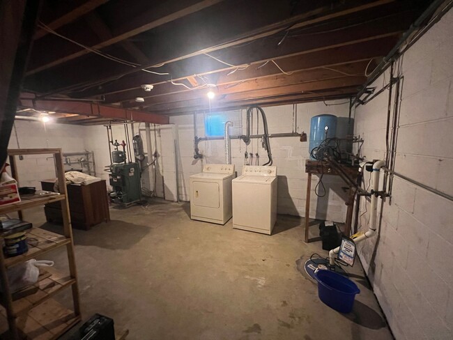 Building Photo - 3 bedroom 1 bath rancher with full basement