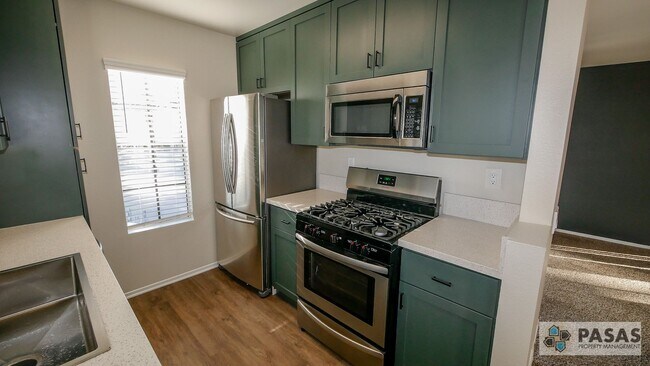 Building Photo - Bright Upgraded Condo w/ Quartz Kitchen, Covered Parking, Pool & Spa