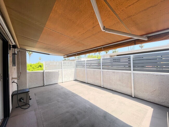 Building Photo - Prime Pasadena Condo