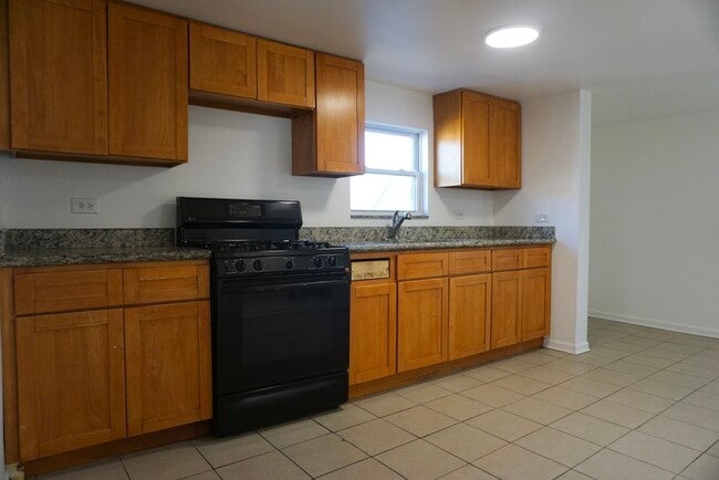 Building Photo - 2502 W 46th St