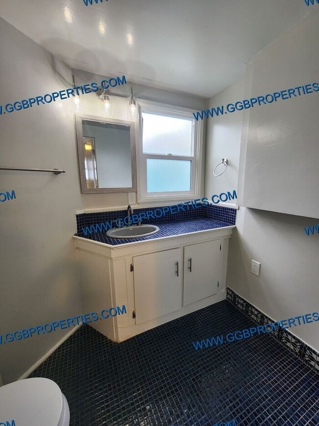 Building Photo - ** Self Guided Tour **Belmont Shores Updat...