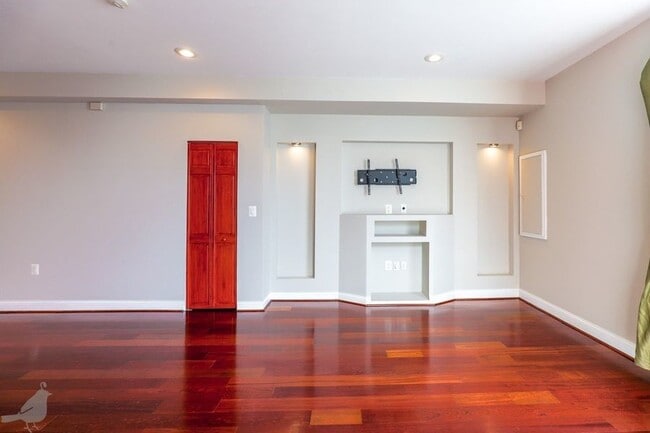Building Photo - 3573 Warder St NW