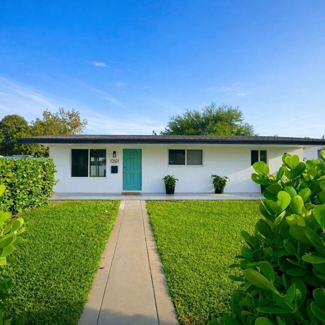 Building Photo - 1251 NE 211th Ter