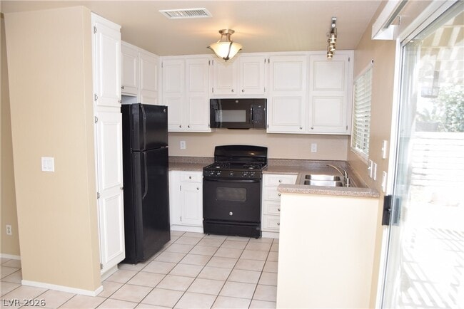 Building Photo - 701 Inglenook Dr