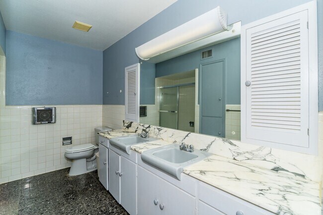 Building Photo - MACARTHUR PARK 3-BEDROOM HOME