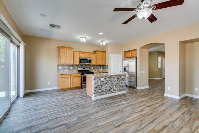 Building Photo - GORGEOUS 2 STORY HOME*4 BEDROOMS*TONS OF U...