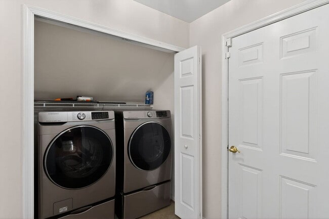 Building Photo - 9137 Granite Ct