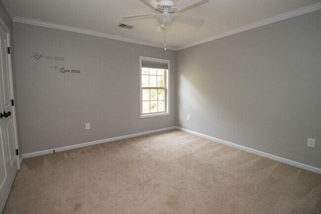 Building Photo - Elegant All-Brick 4 Bedroom Home on a Quie...